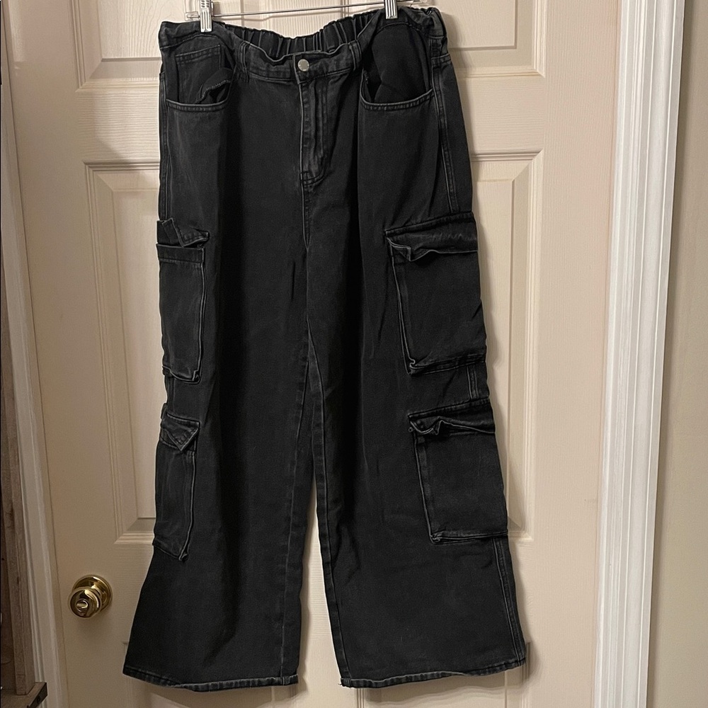 SHEIN Women’s Black Cargo Jeans